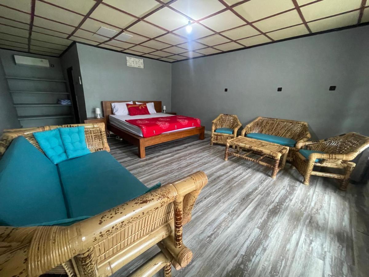 Supersuck Hotel Maluk Екстериор снимка