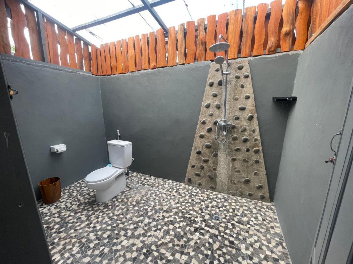 Supersuck Hotel Maluk Екстериор снимка