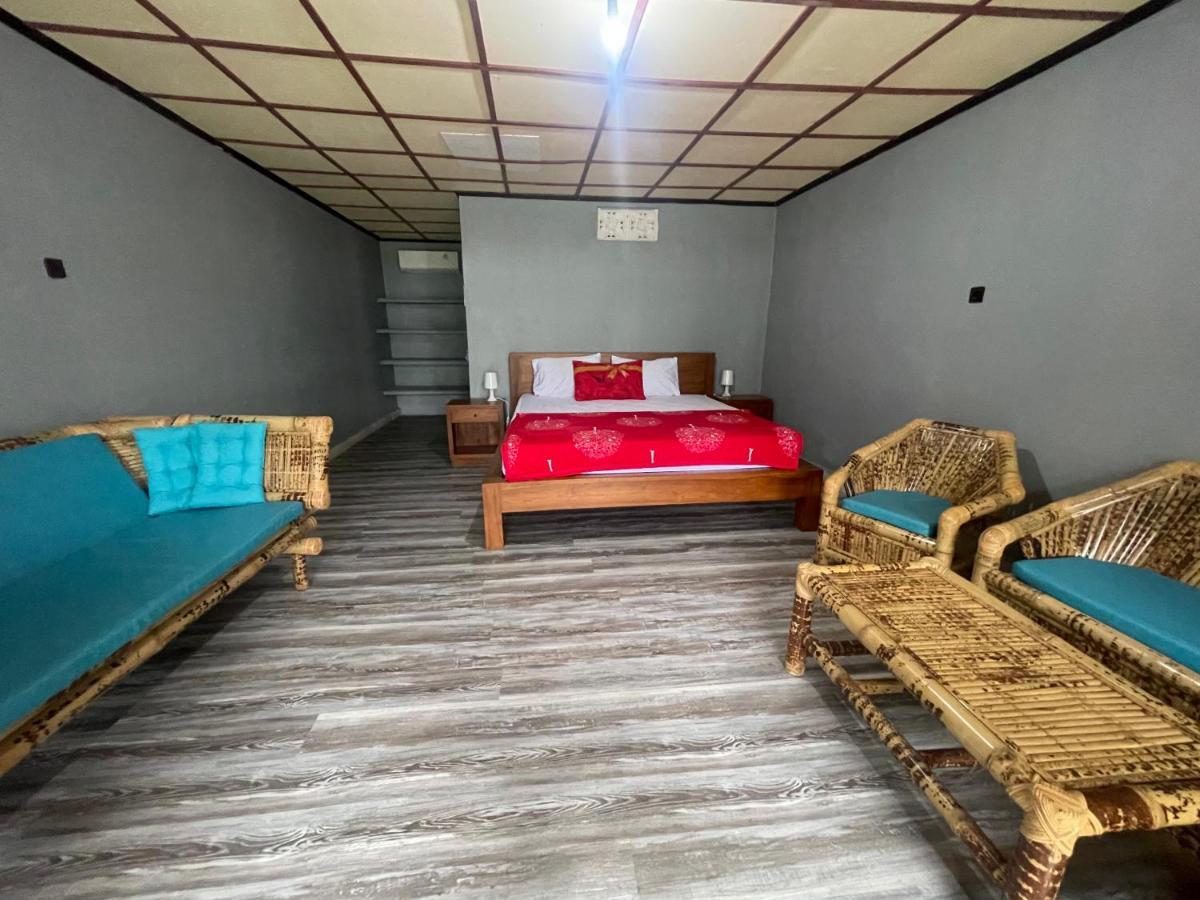 Supersuck Hotel Maluk Екстериор снимка